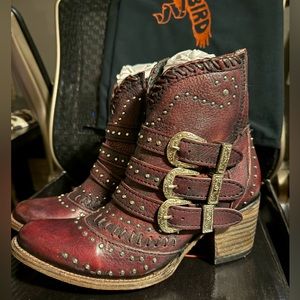 Freebird Savanna in wine size 8